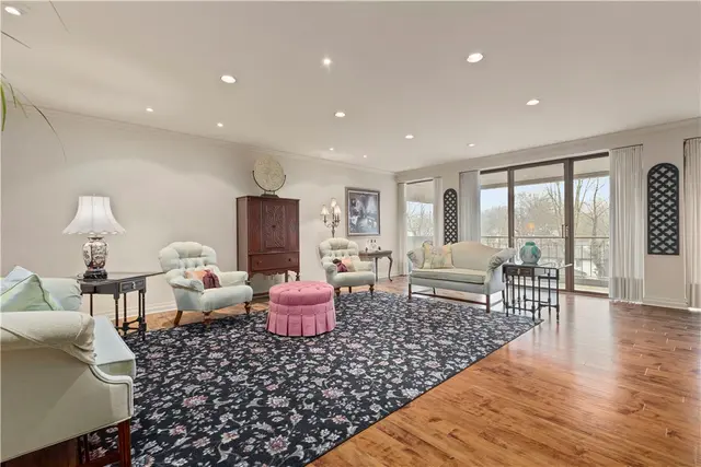 201 Grant 405 405 gallery image 15