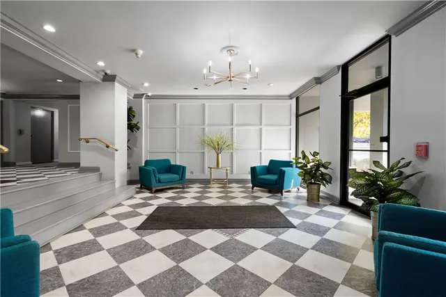 201 Grant St 108 gallery image 2