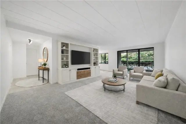201 Grant St 108 gallery image 3