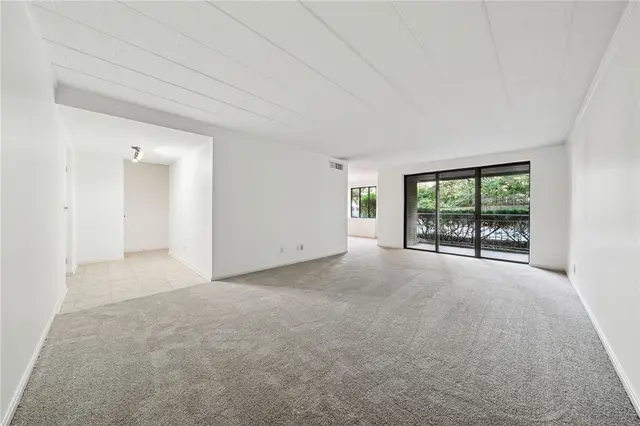 201 Grant St 108 gallery image 4