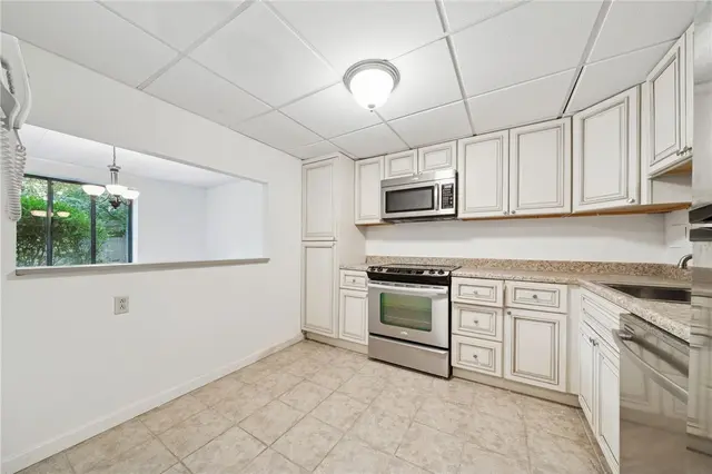 201 Grant St 108 gallery image 10