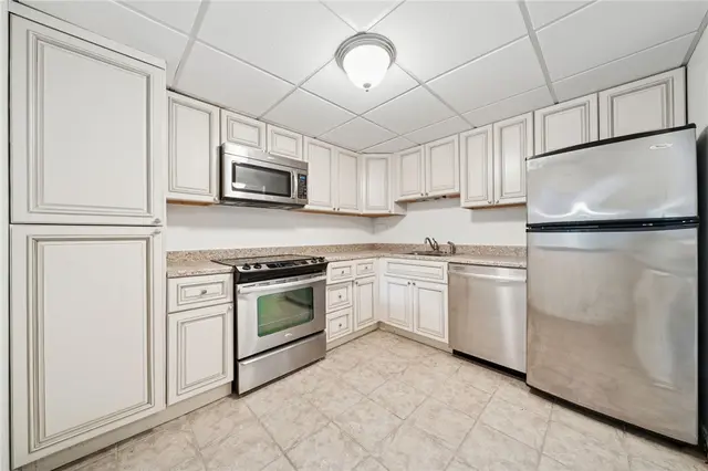 201 Grant St 108 gallery image 11