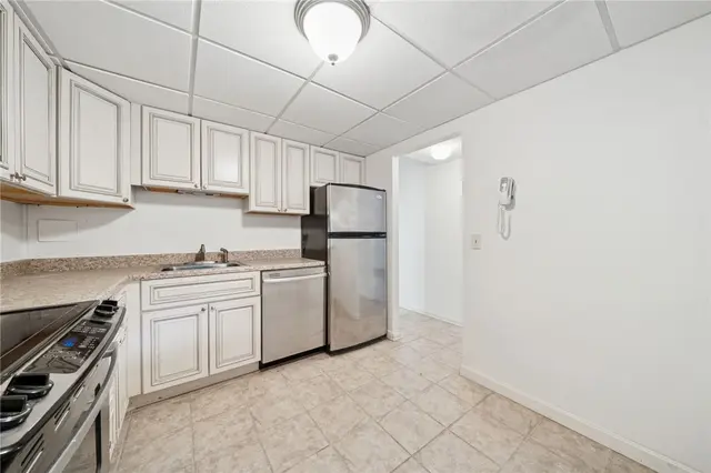 201 Grant St 108 gallery image 12