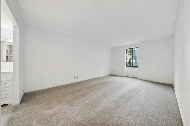 201 Grant St 108 gallery image 14
