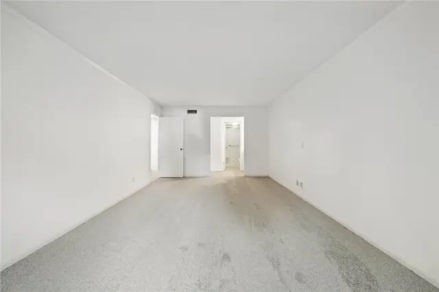 201 Grant St 108 gallery image 15