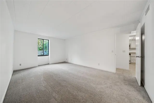 201 Grant St 108 gallery image 16