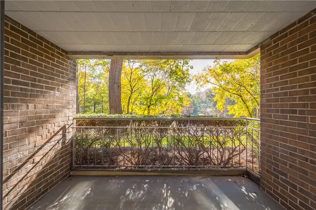 201 Grant St 111 gallery image 3
