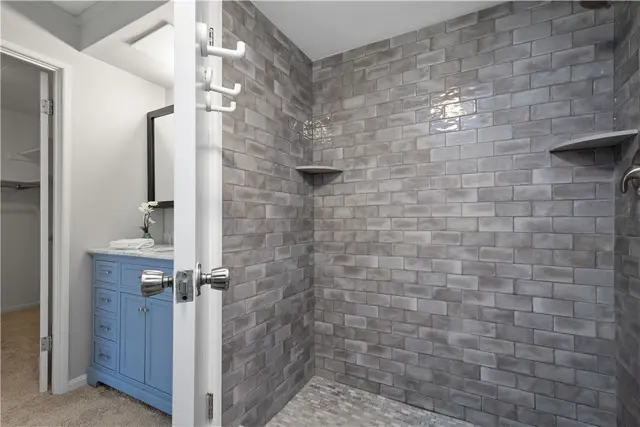201 Grant St 111 gallery image 7