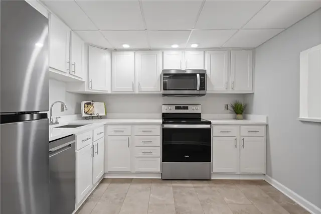 201 Grant St 111 gallery image 11