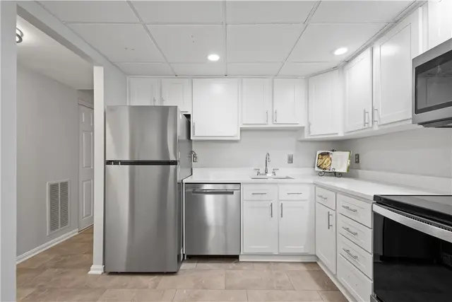 201 Grant St 111 gallery image 30