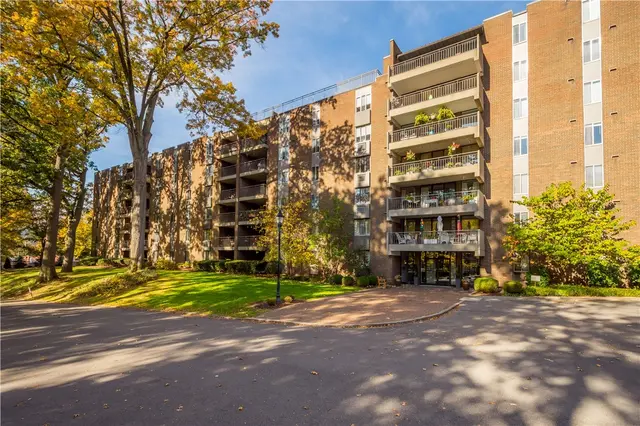 201 Grant St 111