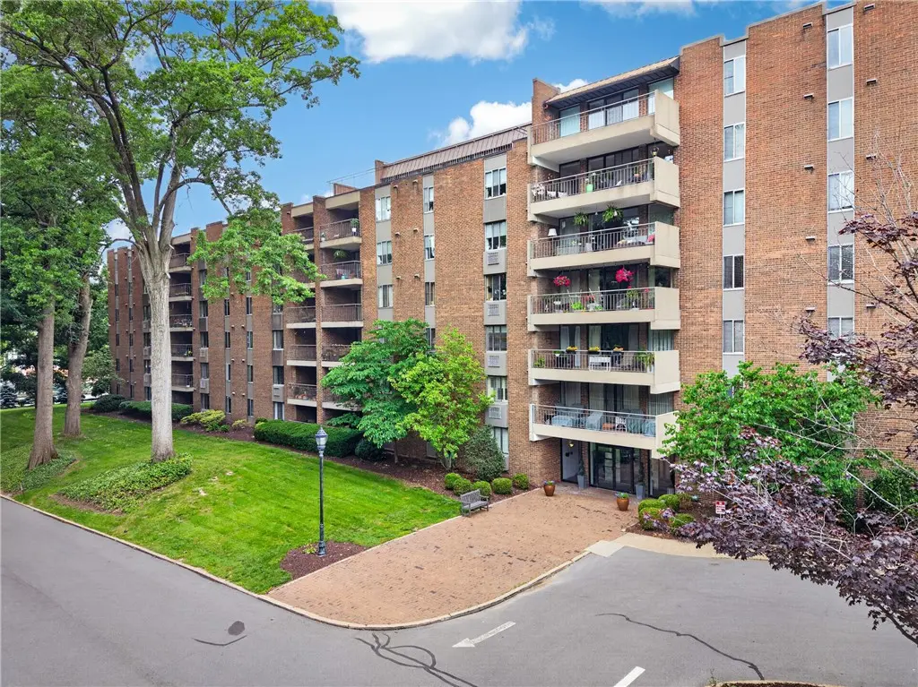 201 Grant St 212