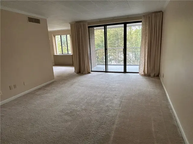 201 Grant St 412 gallery image 3