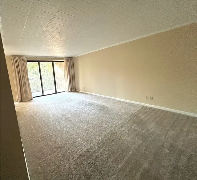 201 Grant St 412 gallery image 4