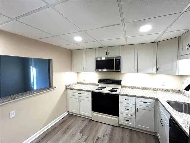 201 Grant St 412 gallery image 6