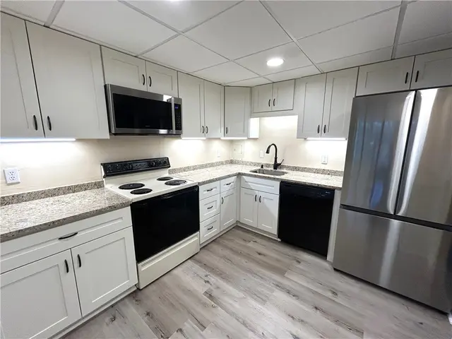 201 Grant St 412 gallery image 7