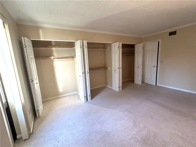 201 Grant St 412 gallery image 8