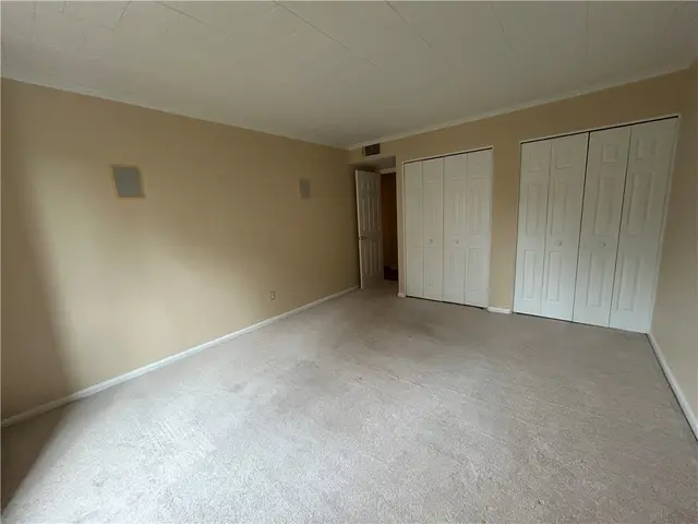 201 Grant St 412 gallery image 15