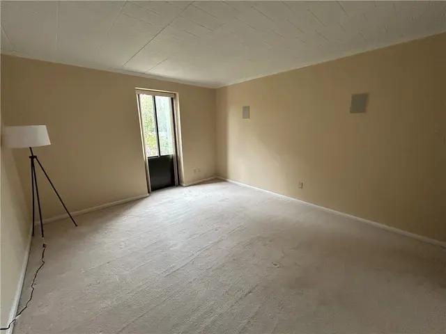 201 Grant St 412 gallery image 16