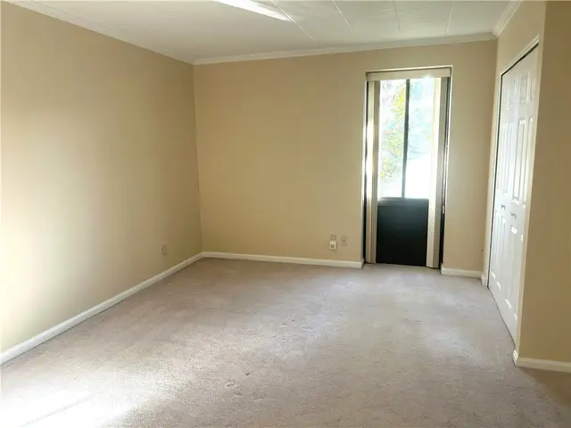 201 Grant St 412 gallery image 17