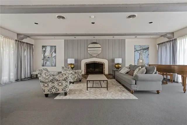 201 Grant St 412 gallery image 25