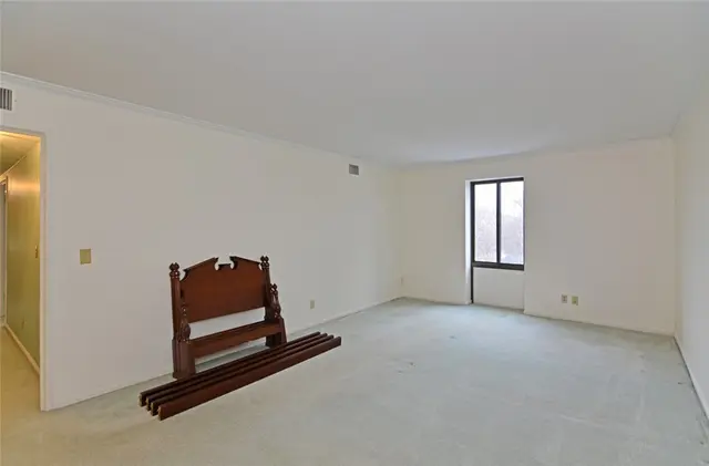 201 Grant St 606 gallery image 11