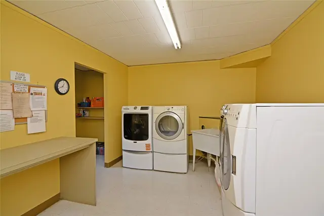 201 Grant St 606 gallery image 16