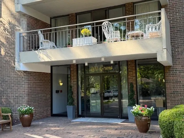 201 Grant St 606 gallery image 17