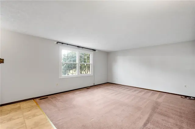 201 Kenney Dr gallery image 3