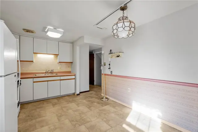 201 Kenney Dr gallery image 8
