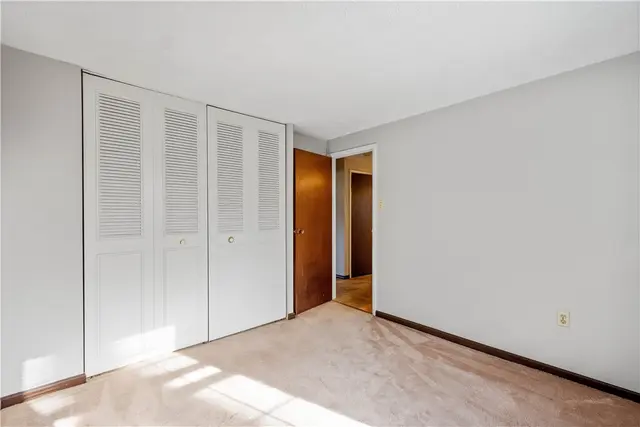 201 Kenney Dr gallery image 9