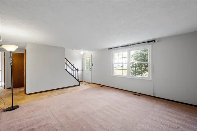 201 Kenney Dr gallery image 10