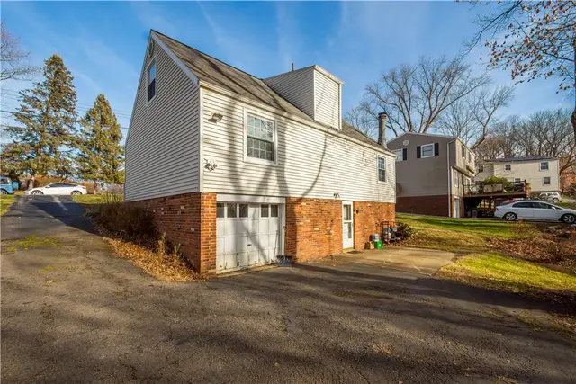 201 Kenney Dr gallery image 11