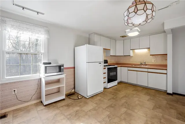201 Kenney Dr gallery image 13