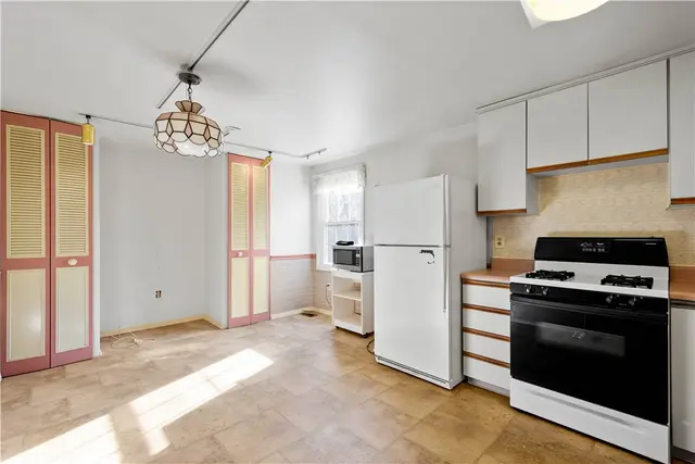 201 Kenney Dr gallery image 15