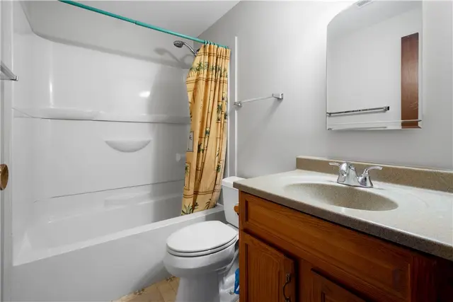 201 Kenney Dr gallery image 20