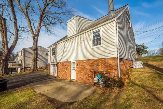 201 Kenney Dr gallery image 22