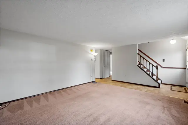 201 Kenney Dr gallery image 27
