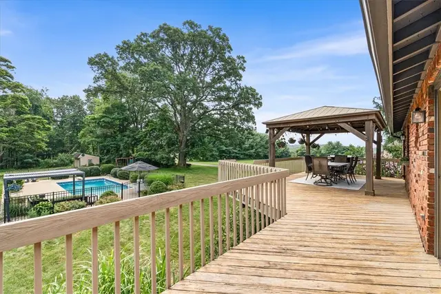 201 Pinkerton Rd gallery image 3