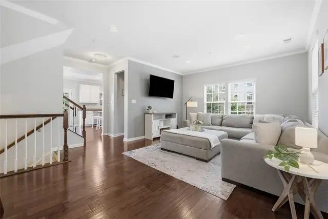 201 Thornapple Lane gallery image 12