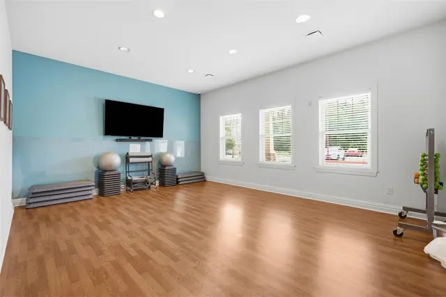 201 Thornapple Lane gallery image 24