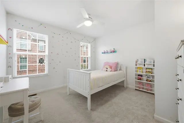 201 Thornapple Lane gallery image 32