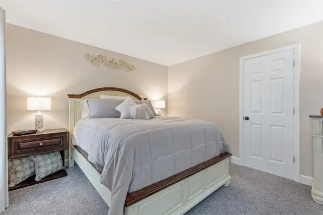 201 Woodbridge Dr gallery image 3