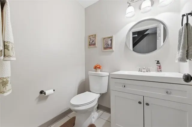 201 Woodbridge Dr gallery image 5