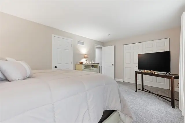 201 Woodbridge Dr gallery image 10