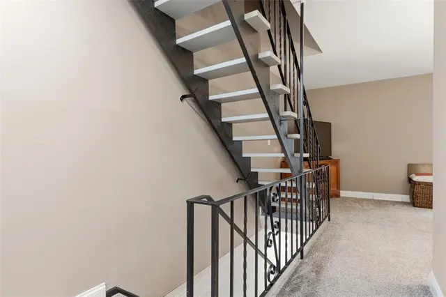 201 Woodbridge Dr gallery image 26