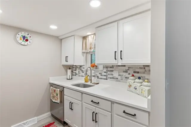 201 Woodbridge Dr gallery image 28