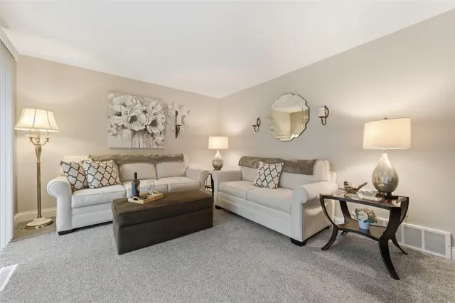 201 Woodbridge Dr gallery image 32