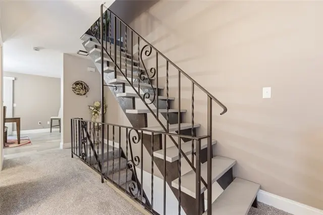 201 Woodbridge Dr gallery image 34