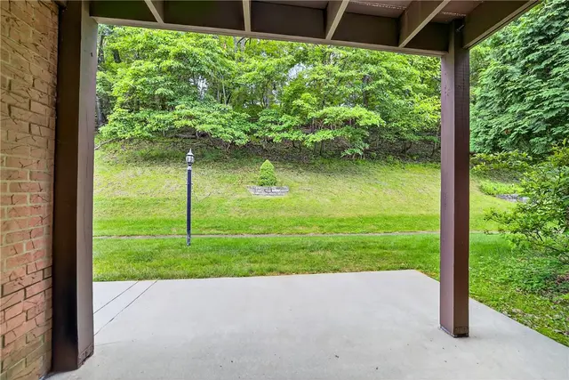 2011 Thornberry Dr gallery image 5